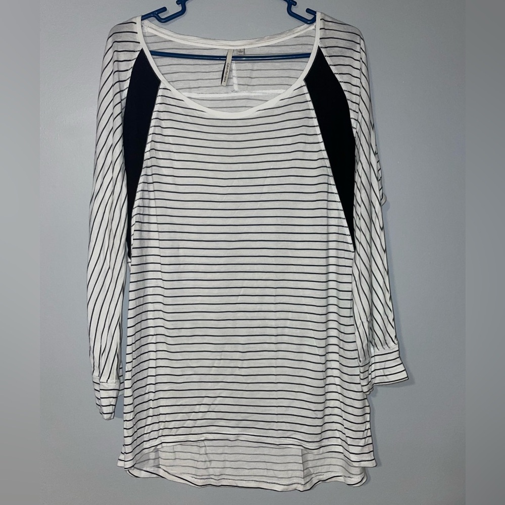 ☕️Calvin Klein Striped Black and White Women's Top